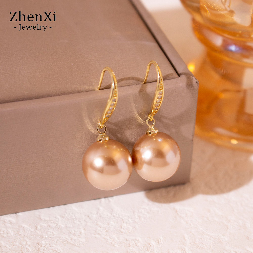 Elegant retro sophisticated small design earrings from pearl