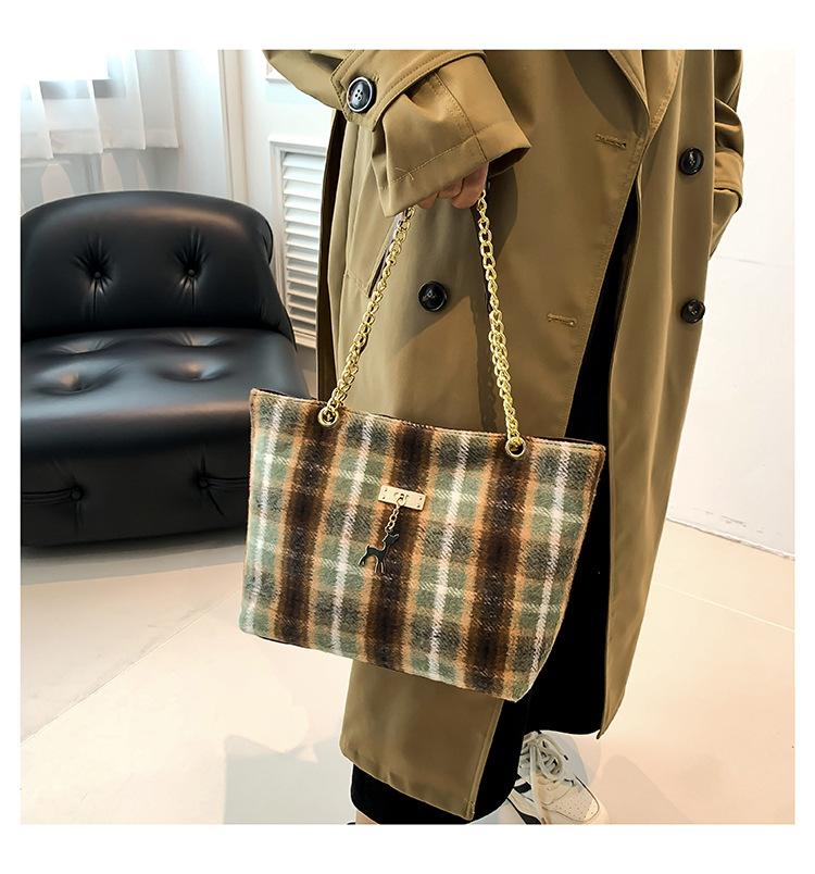 Fashionable woolen trendy striped deer bag for women, new autumn 2024 collection, chain niche single-shoulder crossbody bag undefined