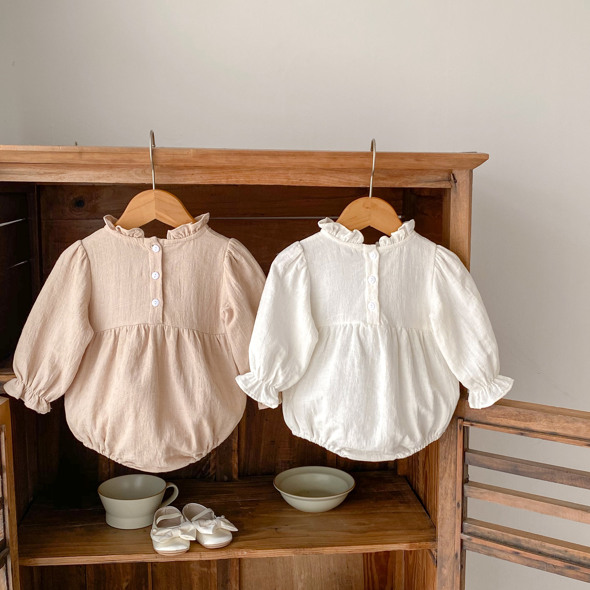 Ins2024 Autumn All Cotton New Girl Baby Long Sleeve Ha Yi Black Ear Collar Triangle Bag fart Crawler Clothes_voghion.com