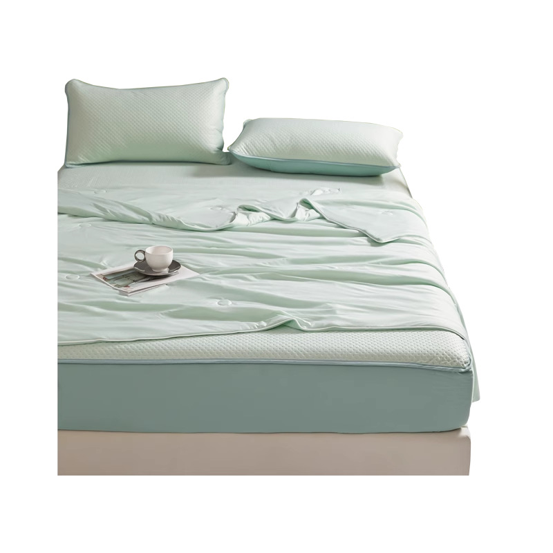 2025 Clase A Sensación fresca Seda de hielo Juego de cuatro piezas Estilo de verano Dormir desnudo edredón fresco de verano Colcha de aire acondicionado Ropa de cama de verano