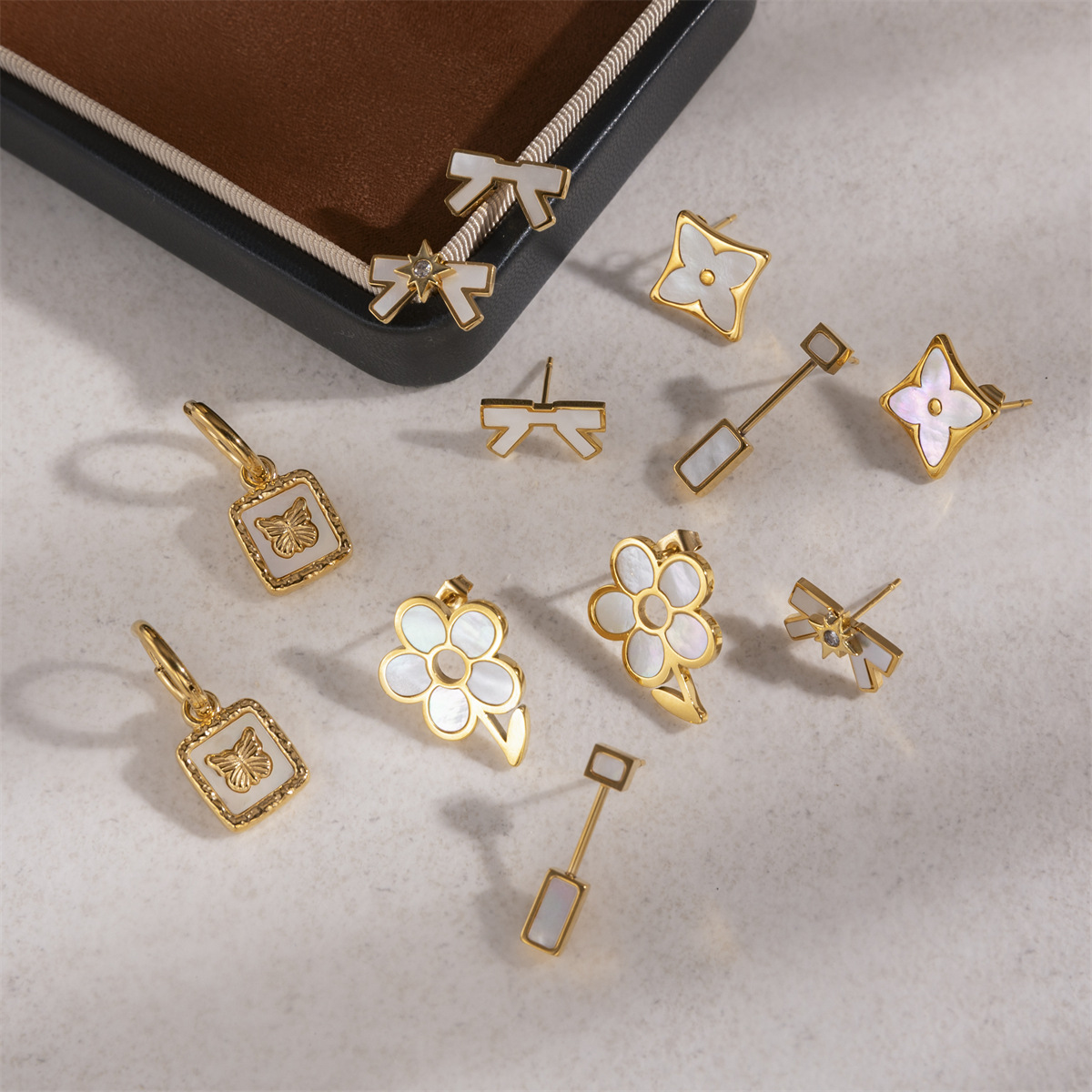 Pendientes de acero de titanio europeo y americano de Tena Pendientes de concha con incrustaciones de estilo minimal de alta calidad Accesorios explosivos transfronterizos Earrings