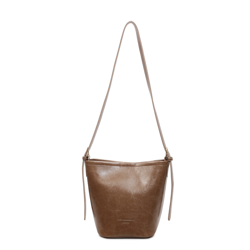 Bolsa de cubo retro coreana para mujeres 2025 nuevo invierno de alta calidad bolso de madre de sensación de hombro casual bolso de hombro
