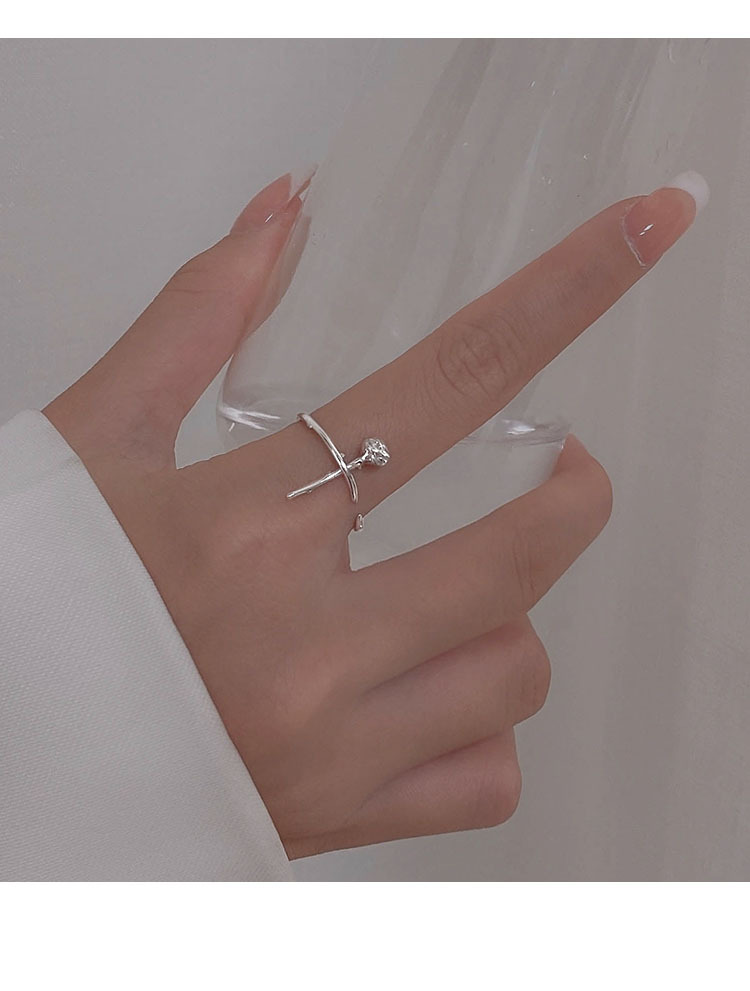 Minimalistische verstelbare ring met rozenbloem_voghion.com