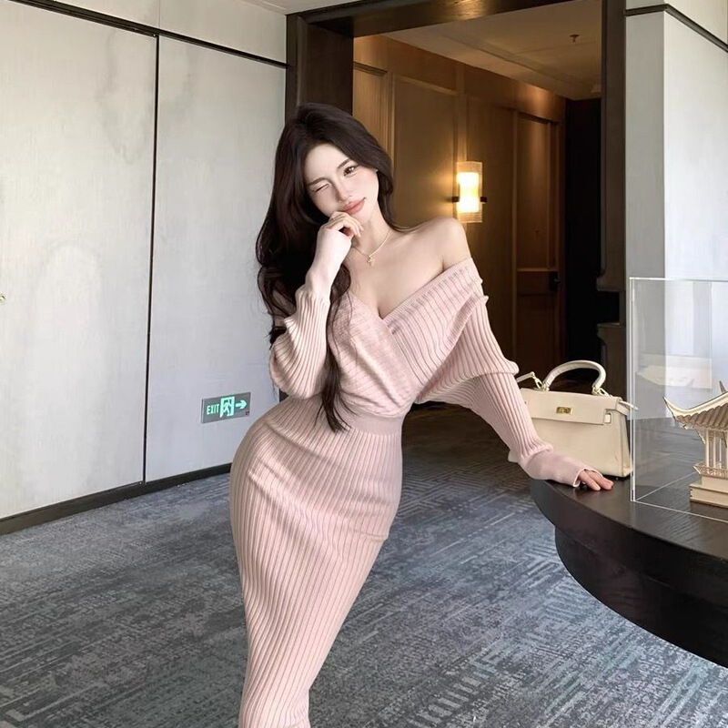 纯欲风交叉v领针织连衣裙女秋冬长袖修身中长款粉色收腰包臀裙子|undefined