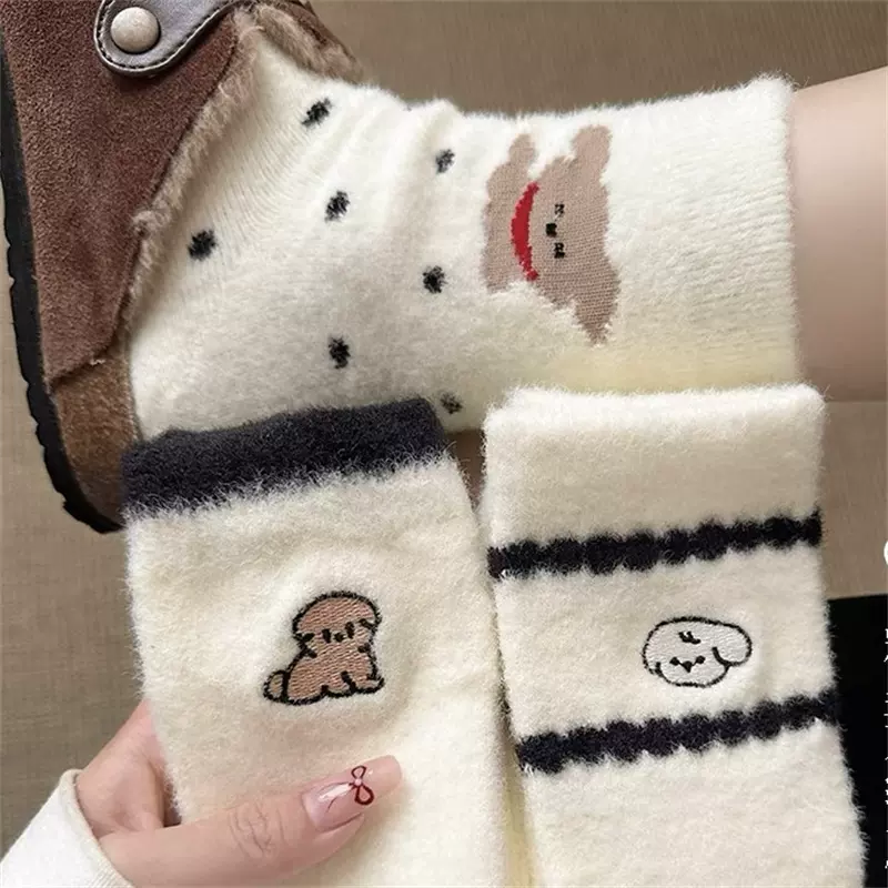 袜子女秋冬中筒冬季卡通中筒加绒保暖加厚小狗袜子地板袜可爱提花