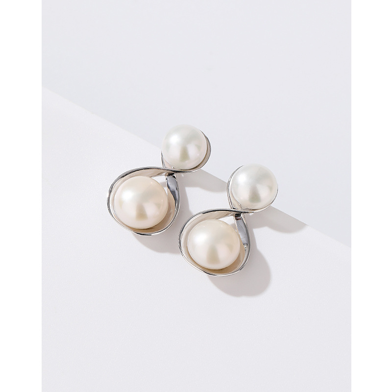 Cruz de perlas de agua dulce pendientes de plata esterlina 925 Luz de lujo nicho diseño temperamento francés alto sentido pendientes femeninos