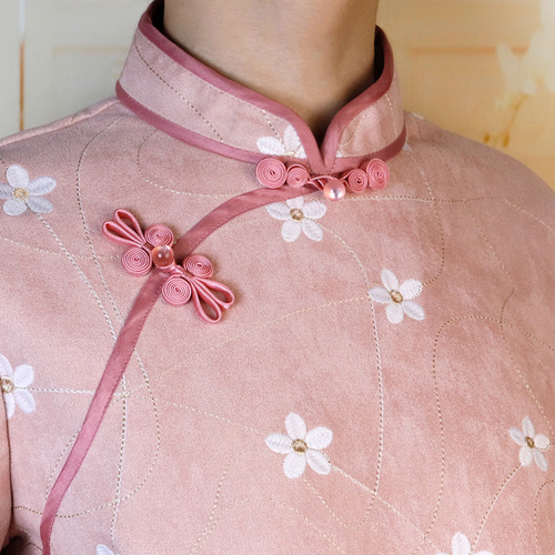 Cheongsam hemming strips, piping strips, colored ribbons, easy-iron webbing trims, clothing ribbon accessories, clothing satin fabrics
