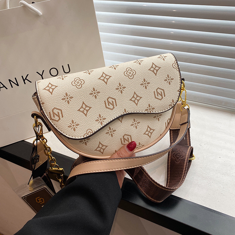 Fashionable Printed Saddle Shoulder Bag For Women Versatile Style_voghion.com