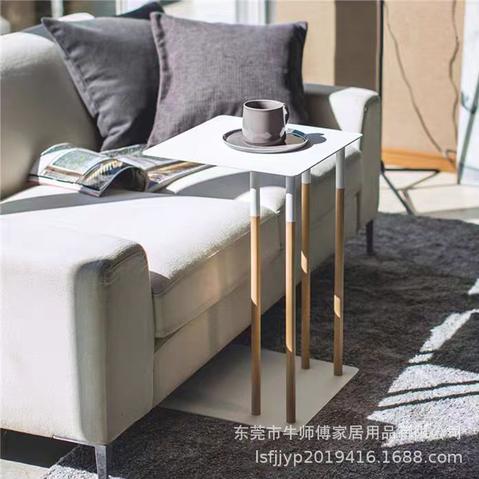 Mesa lateral móvil japonesa de hierro y madera combinada con una pequeña mesa de té, mesa móvil, tabla lateral de esquina giratoria.