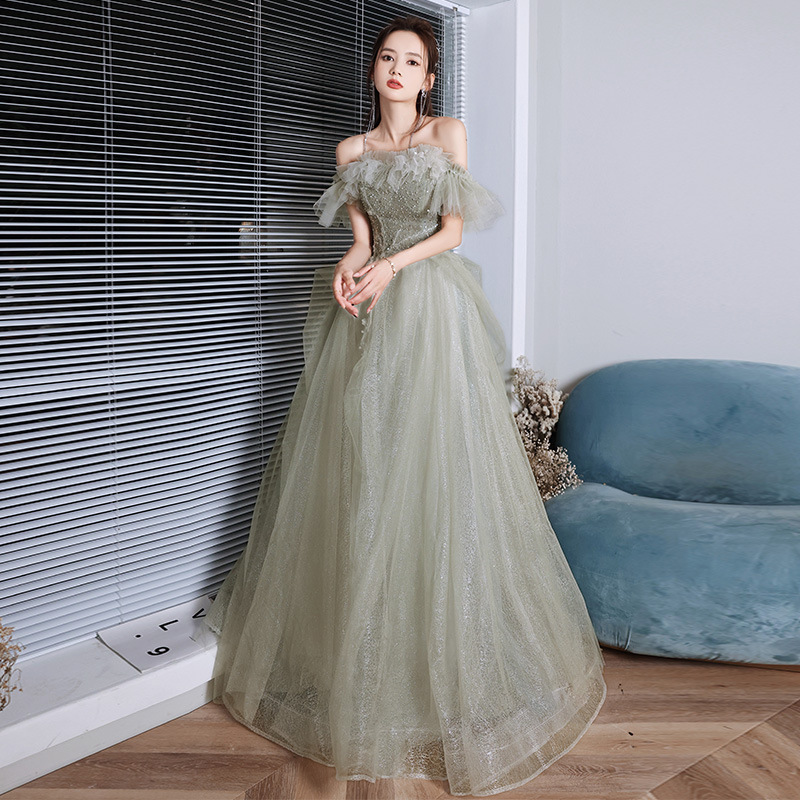 Nuevo vestido de noche elegante y sencillo con hombros descubiertos para el verano 2026, con exquisita artesanía, vestido de hada para reuniones anuales.