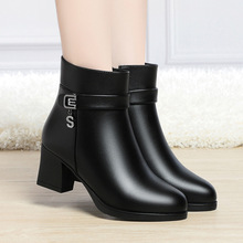 保暖棉鞋冬季新款加绒短靴中老年软皮软底中跟女靴女士气质棉皮靴