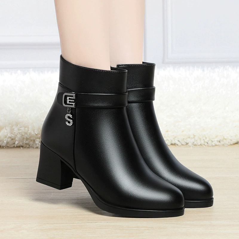 Теплые хлопчатобумажные ботинки зимние новые бархатные короткие сапоги среднего и пожилого возраста мягкие кожаные сапоги среднего каблуков женские темпераментные хлопчатобумажные сапоги