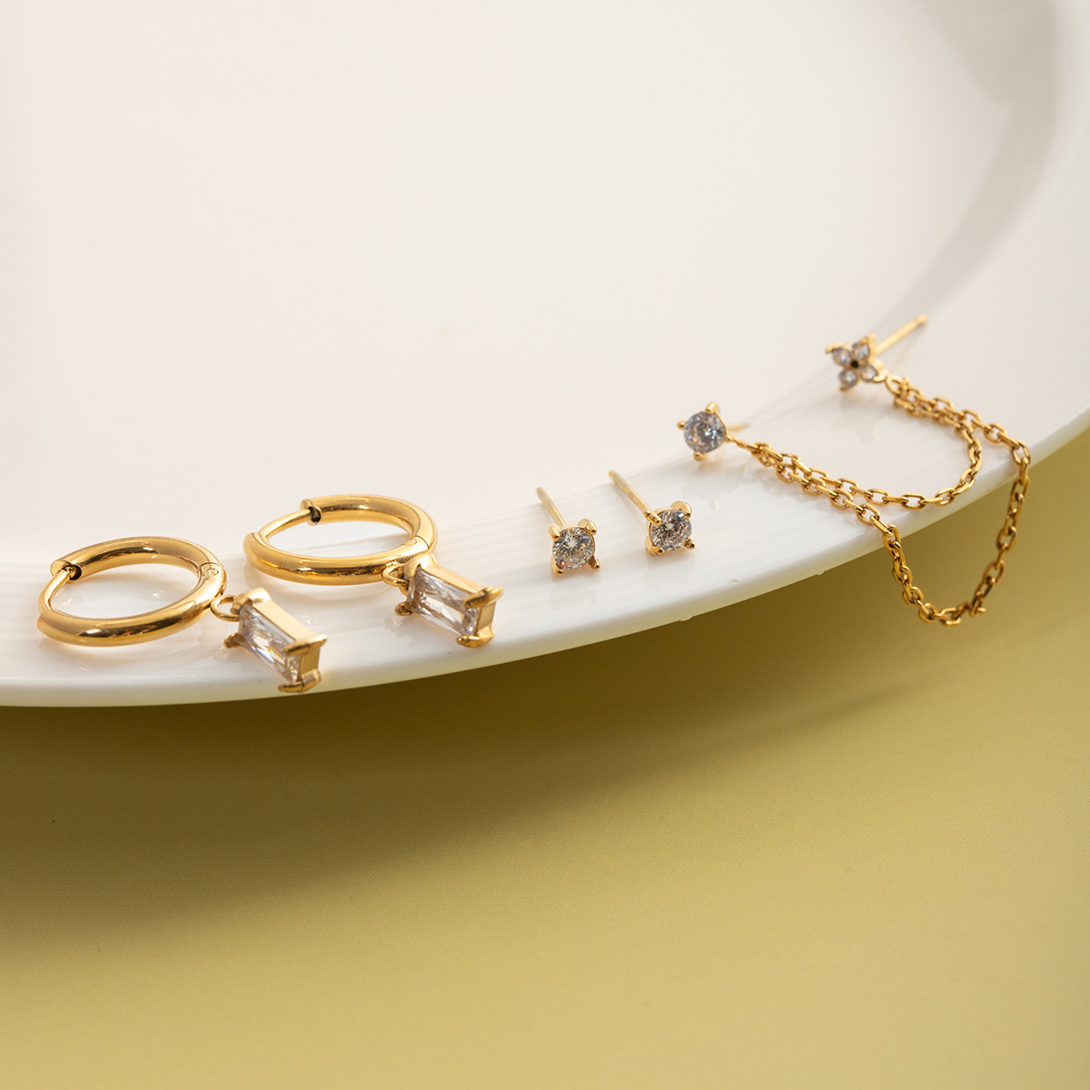 Wanxing Oumeido para una tarjeta aretes de zircon ligero lujoso de alto nivel aretes de acero inoxidable joyas transfronterizas diseño de nicho image 5