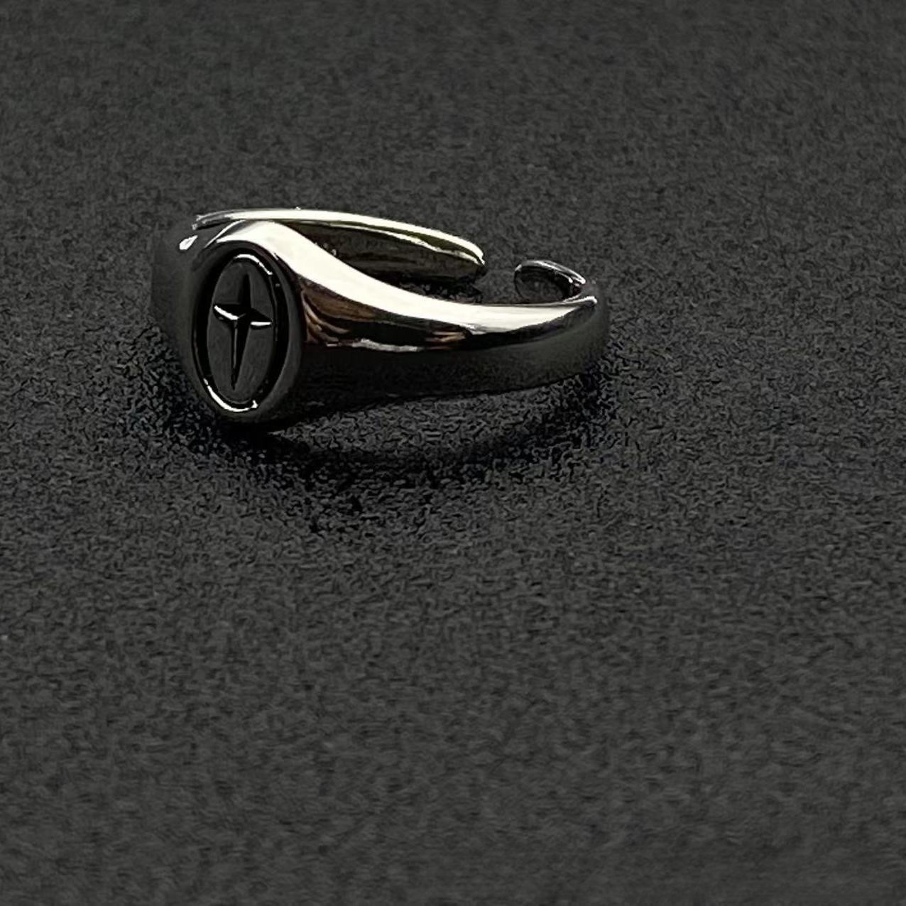 Glittrande designerring för kvinnor, elegant och bekväm_voghion.com