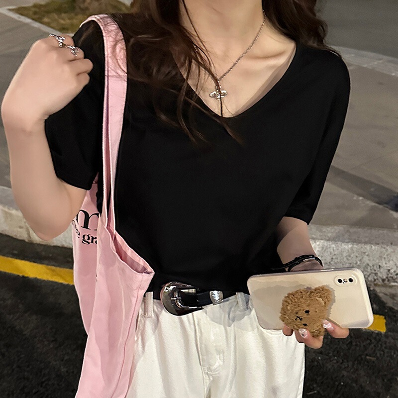 白いU襟の肩の半袖のtシャツの女性の夏の2025新型のゆったりした純色の底のシャツの中にギャルの上着を掛けます。|undefined