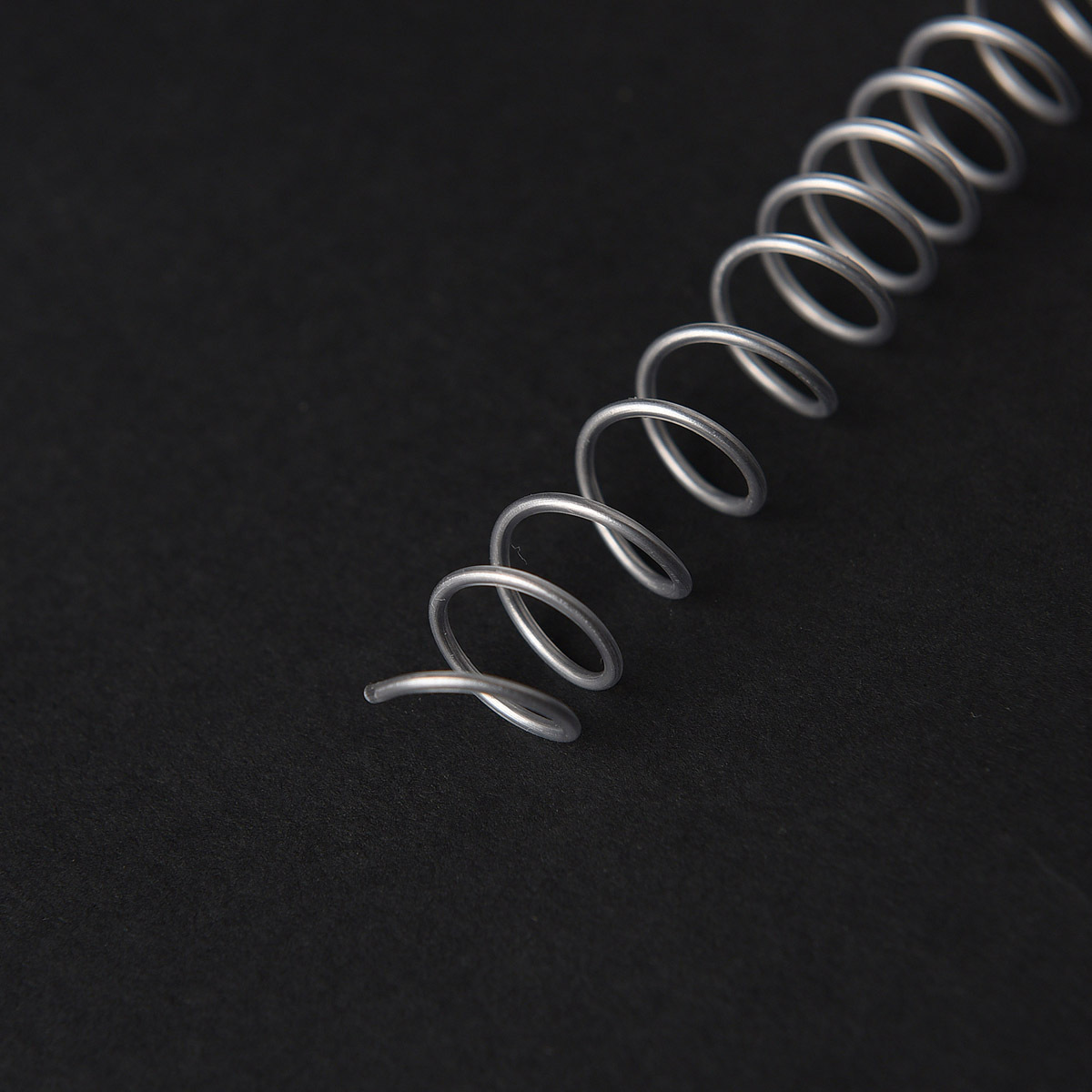 DIY 액세서리 스타일링 플라스틱 코팅 알루미늄 와이어 투명 코어 알루미늄 와이어 스타일링 의류 스타일링 고정 공장 직선