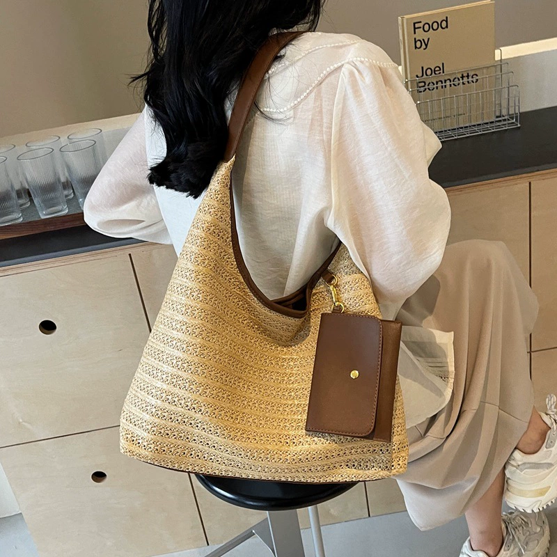 Straw capacious beach bag