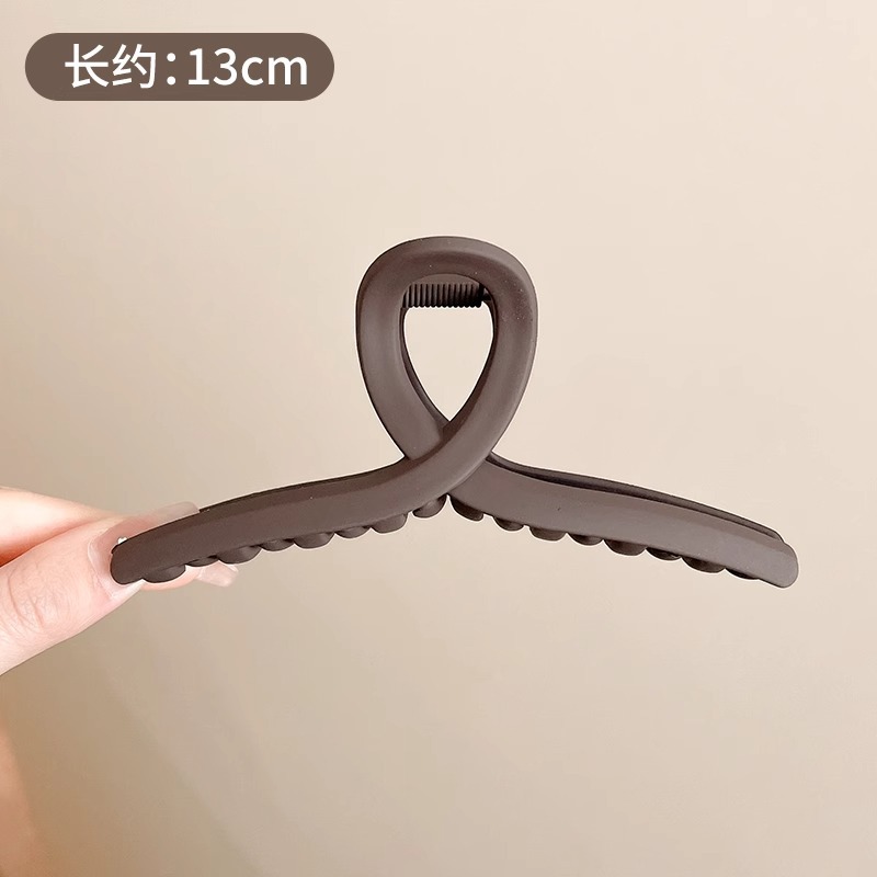 Clip de agarre grande de color café para mujer 2025 nuevo agarre de cabello de alta calidad en la parte posterior de la cabeza horquilla clip de tiburón clip de otoño e invierno tocado
