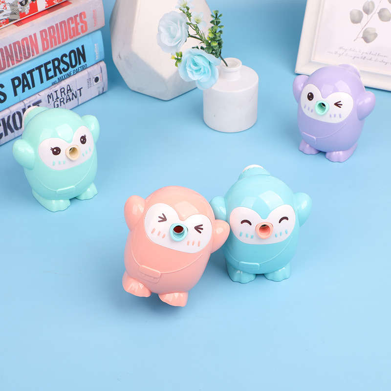 7839 Pingüino Sacapuntas Lápiz de avance y retroceso automático Sacapuntas de estilo de dibujos animados Sacapuntas de manivela para niños