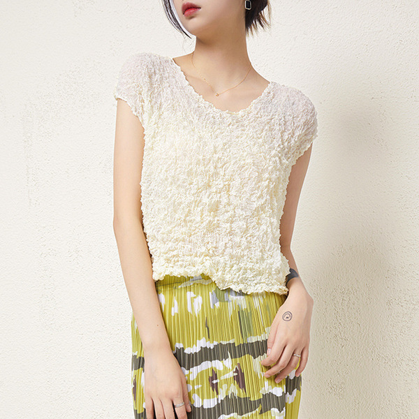Summer design thin shiffon T-shirt with a round collar