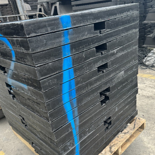 Gangdong rubber crossing plate railway ballast block plate Park Bridge walking tile panel railway rubber crossing plate
