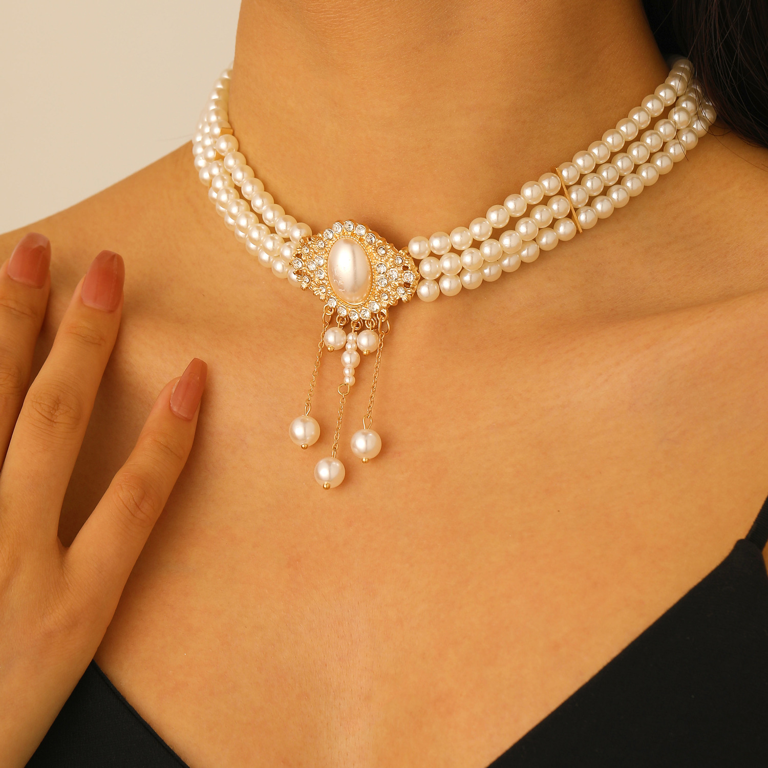 Cadena de clavícula geométrica de perlas multicapa de lujo ligero de nicho europeo y americano estilo palacio francés collar retro temperamento elegante