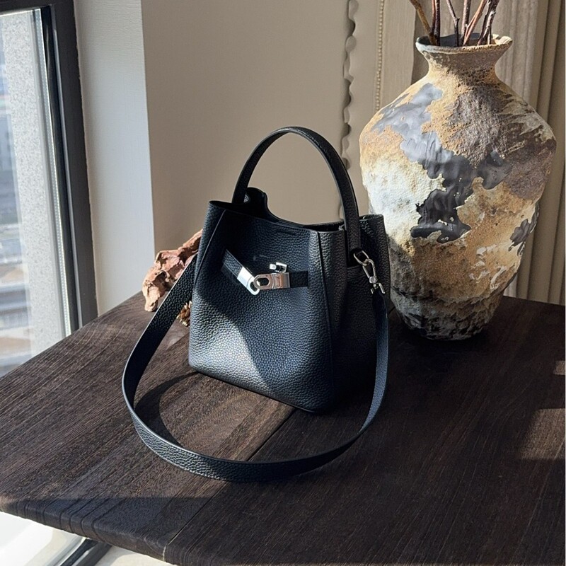 Early Spring Vintage Lock Buckle Top-Grain Leather Bucket Bag, Commuter Genuine Leather Fashion Shoulder Bag, Handbag, Crossbody Bag, Korean Style Small