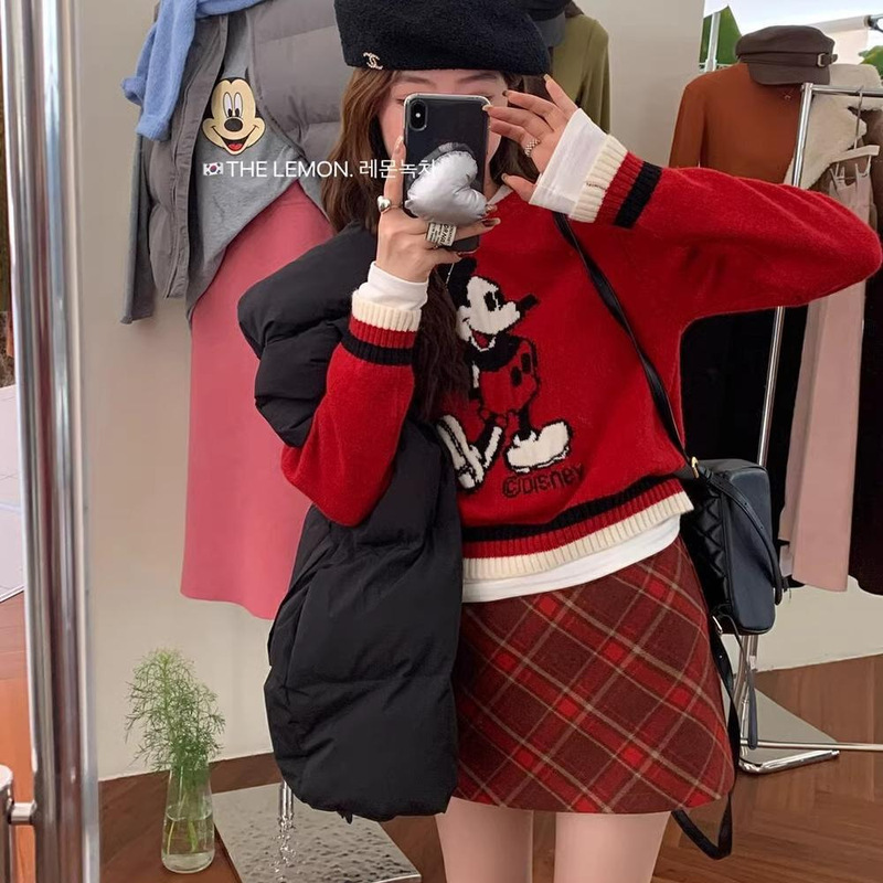 Korean Dongdaemun Autumn and Winter Versatile Embroidered Mickey Pattern Sweater for Women, Youthful Niche Design, Color-Blocking, Warm