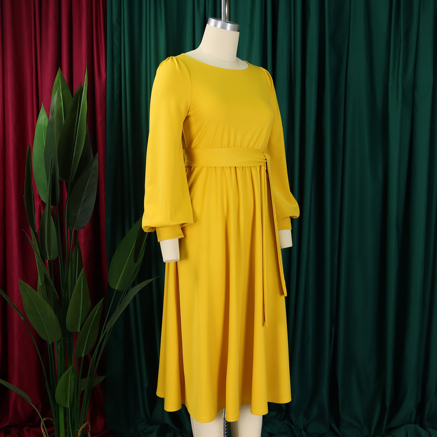 Frau Normales Kleid Einfacher Stil Rundhals Lange Ärmel Einfarbig Midi-Kleid Ferien Täglich display picture 3