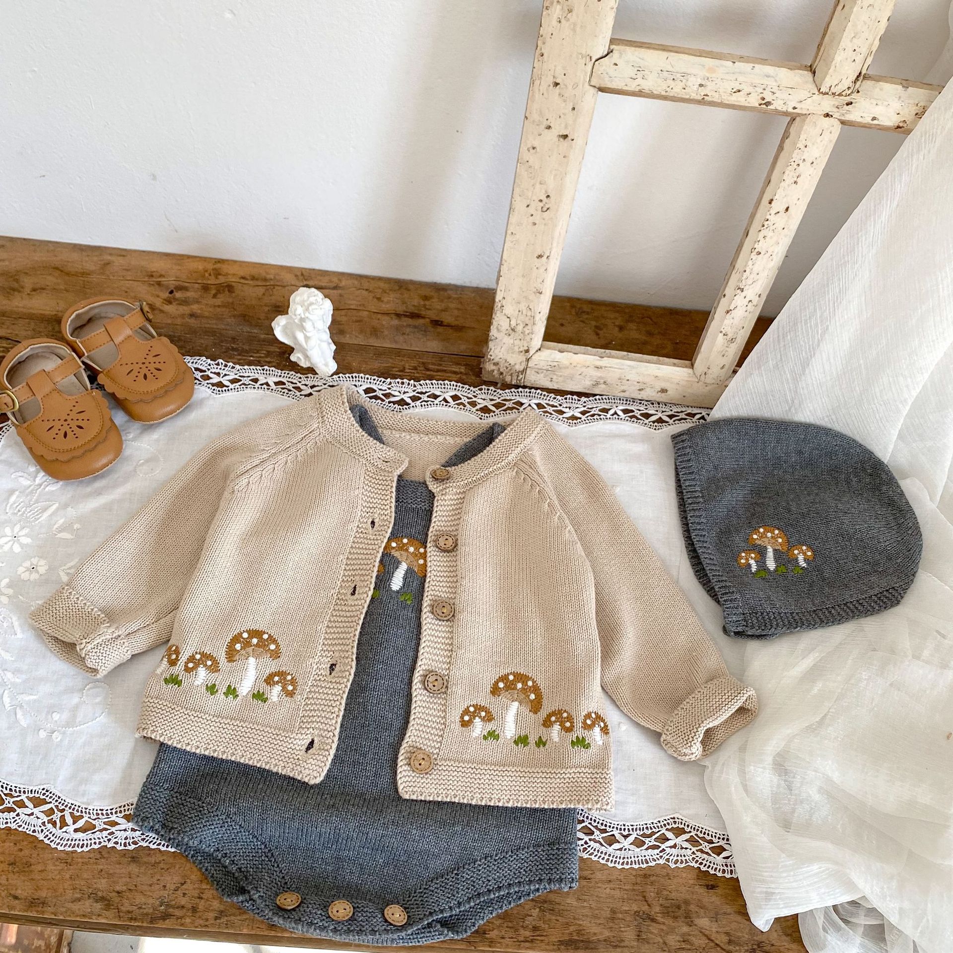 Abbigliamento autunnale 2024 per neonati, bambini piccoli, ragazzi e ragazze, giacca cardigan ricamata con funghi + kaki + ricamata_voghion.com