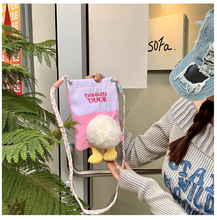 Cute cartoon duck duck bag, mini plush toy duck crossbody bag, casual daily mobile phone bag, makeup bag Specification drawing