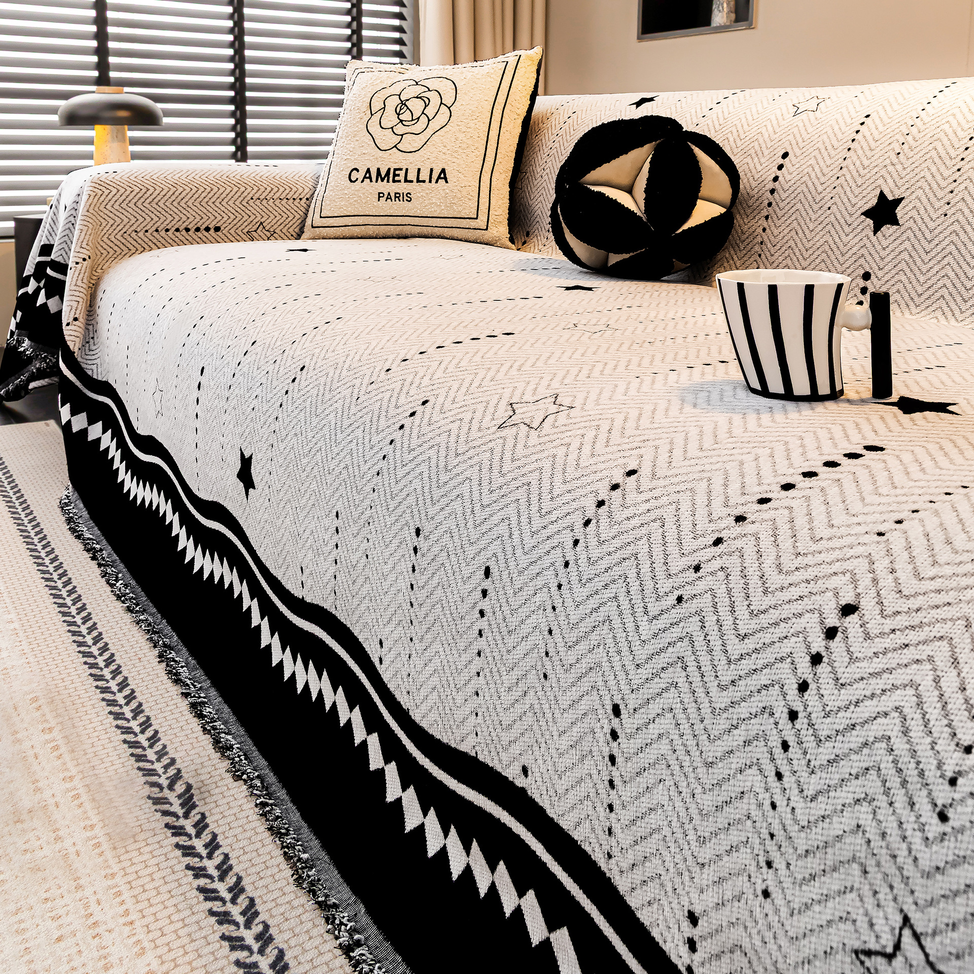 Sofá cubierta de alta sensación 2025 nuevo anti-gato atrapar tres asientos una toalla de sofá antideslizante de princesa una almohadilla de cobertura completa