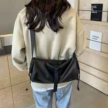 2025新款斜挎包女学生新款单肩包尼龙腋下包潮女式睿营斜挎小布包