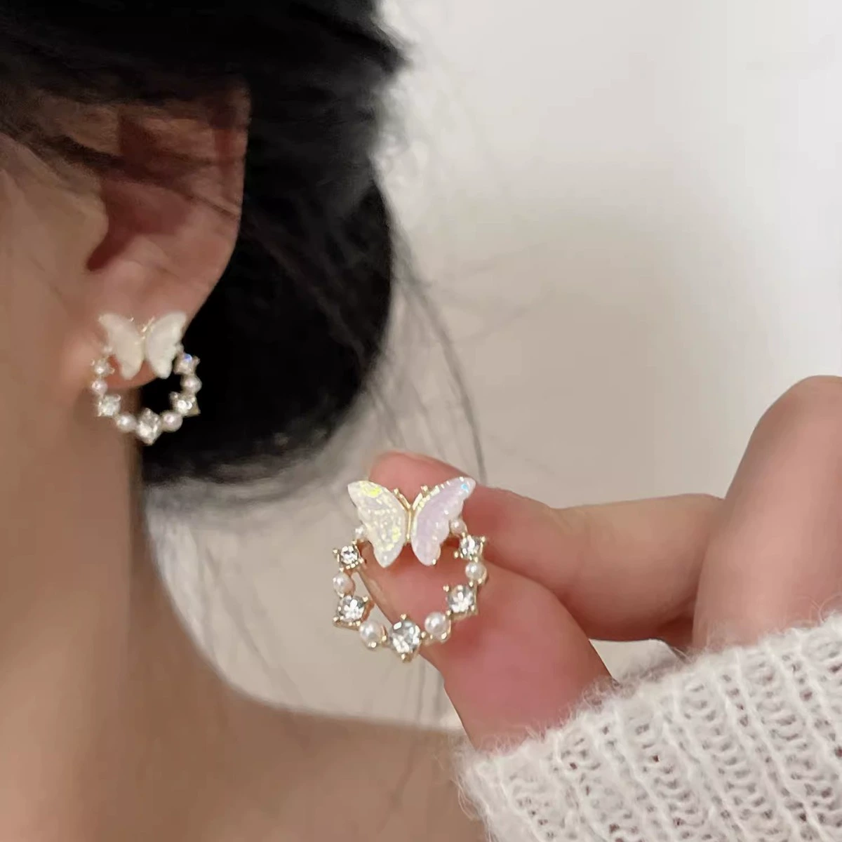 Brand universal small earrings from pearl