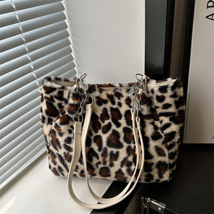 Plush Leopard Print Distinctive Shoulder Bag Women's 2024 Autumn and Winter New All-match Ins Underarm Bag Casual Tote Bag
