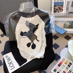 ショートスリム着痩せ長袖tシャツ女性春秋冬パッチワーク正肩デザイン感小衆肩袖ボトムシャツ