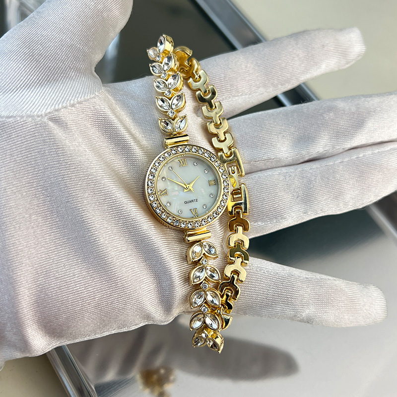 Daily Occasion Quartz Movement Leaf Pattern Simple Style Leaf Single Folding Buckle Quartz Women's Watches