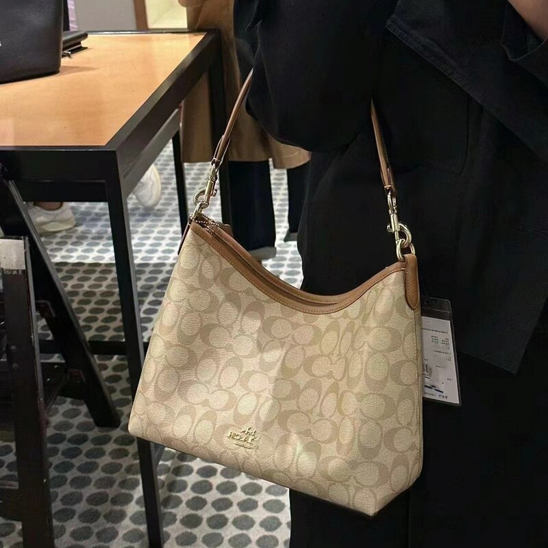 Kou family 2024 autumn and winter new laurel presbyopia underarm tramp bag zipper large capacity tote new commuter bag Kou family 2024 autumn and winter new laurel presbyopia underarm tramp bag zipper large capacity tote new commuter bag