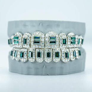 European and American Hot-Selling Personalized Hip-Hop Braces S925 Sterling Silver Inlaid with Emerald Street Rap Unique
