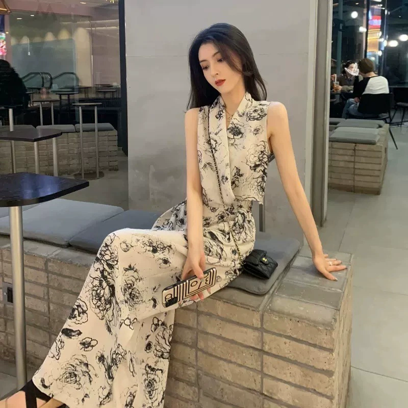 Летний комплект одежды: модный, омолаживающий, элегантный, молодежный, трендовый, уникальный топ и широкие брюки — женский двухкомпонентный комплект.