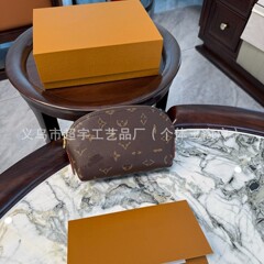 新款贝壳化妆包便携手拿包小巧防水随身包高颜值收纳洗漱包礼盒款