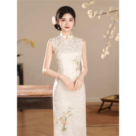 高端刺绣旗袍2026新款女夏无袖白色订婚礼服改良新中式国风连衣裙