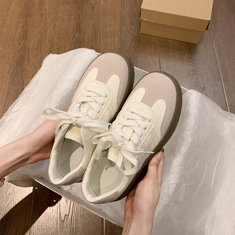 Zapatos de pan de estilo de Hong Kong, zapatos deportivos casuales, zapatos de skate suaves, zapatos blancos, 2026 nuevos zapatos de verano para mujeres