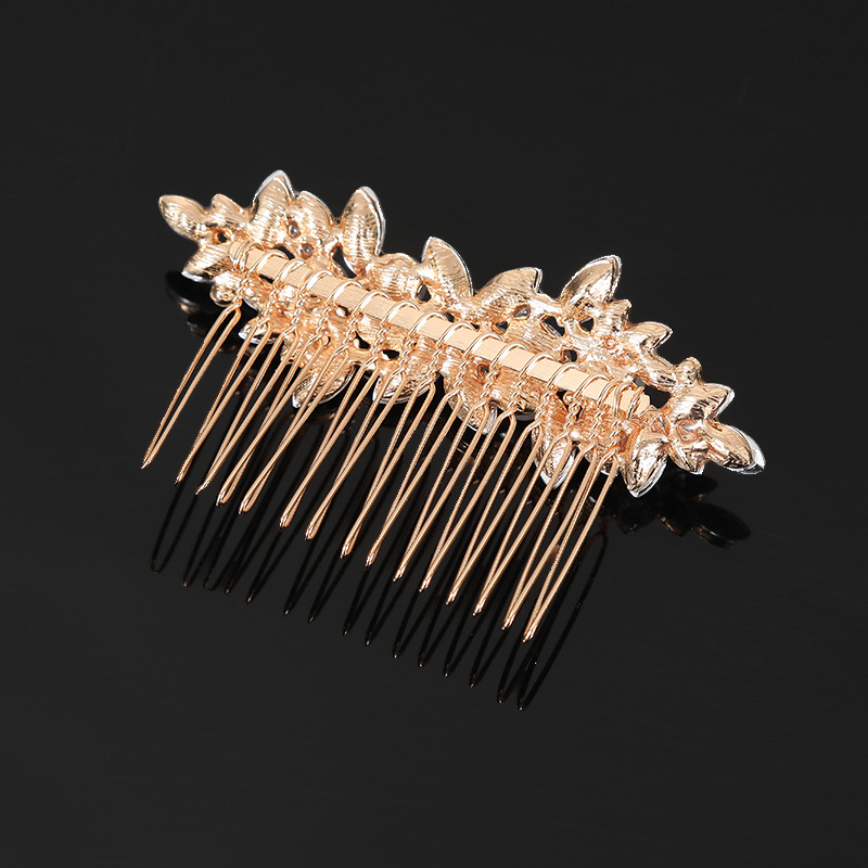 Peigne orné de cristaux, perles dorées et strass, bijou de coiffure de mariée, style transfrontalier européen et américain. Ornement en cristal, perle dorée, peigne à strass. Cheveux de mariée_voghion.com
