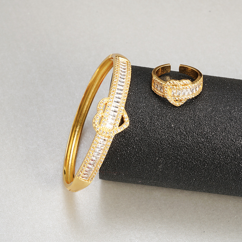 Nuevo brazalete de oro de arena galvanizado de 18 quilates de estilo europeo y americano, anillo de amor de piedra, joyas transfronterizas de nicho femenino