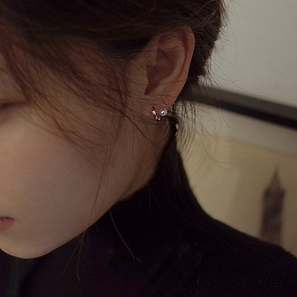 Design summer earrings from pearl