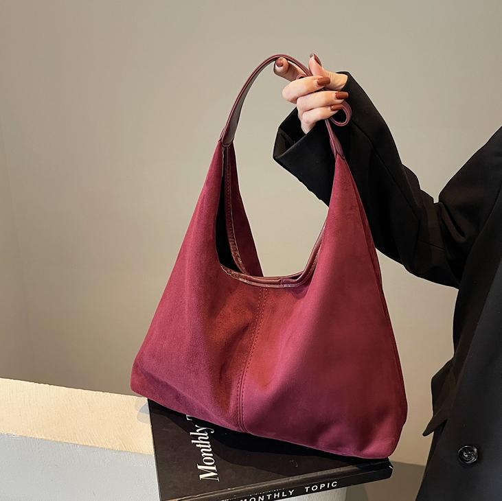 Retro esmerilado de gran capacidad bolso para mujeres otoño / invierno 2024 nuevo estilo simple versátil bolso de hombro popular bolso de mujer superfuego