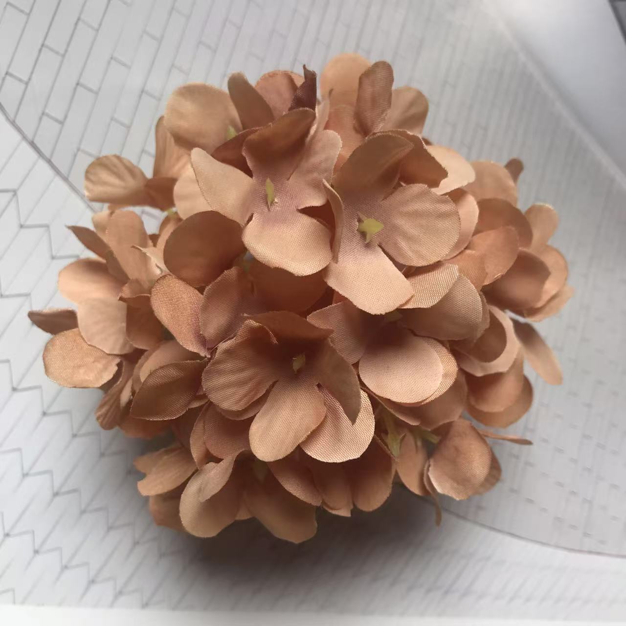 브라운 색상 (직경 약 10cm, 높이 약 7cm)