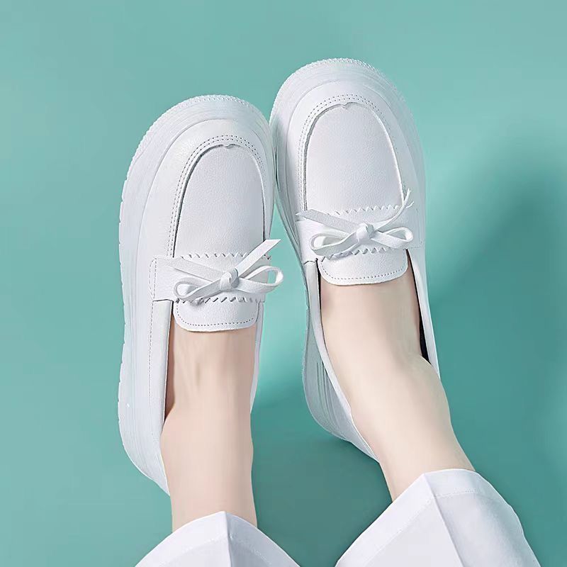 Zapatos de enfermera transpirables de suela blanda para mujer 2024 zapatos blancos antiolores y antideslizantes nuevos zapatos médicos cómodos zapatos Lofu de suela gruesa