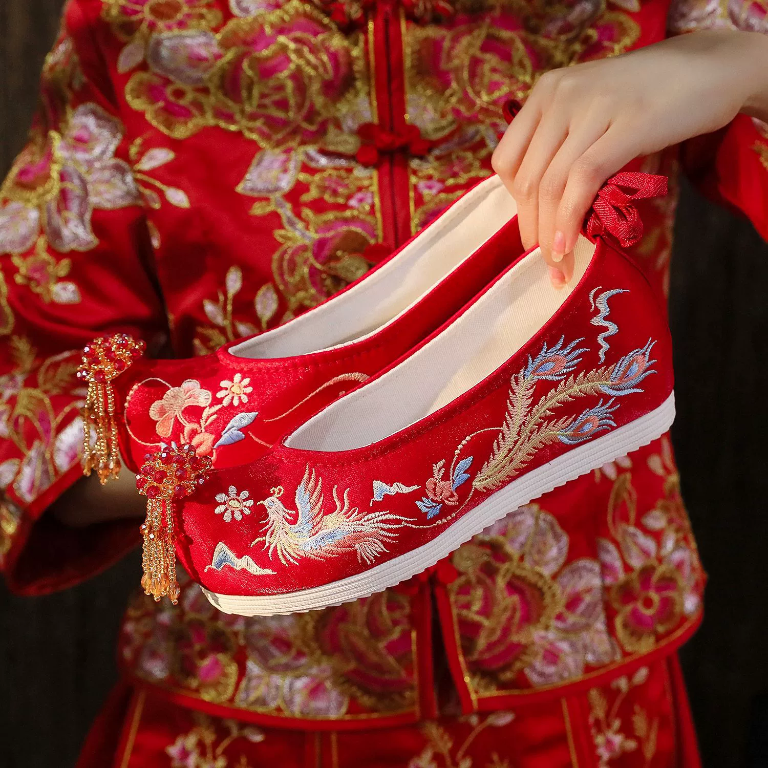 [Феникс] Новая обувь ханьфу с кисточками Антикварная обувь с вышивкой Свадебная обувь Xiuhe Невесты в китайском стиле Внутренняя высота Тканевая обувь